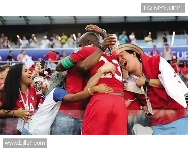 足球明星亲密互动揭秘打电话视频背后的故事与趣闻