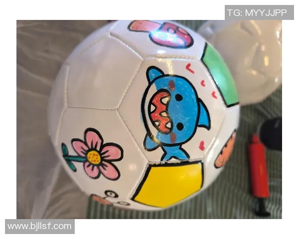 足球明星化身童年小孩重温梦想与激情的奇幻旅程